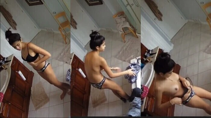 INDIAN CUTE COLLEGE TEEN GIRL BATHROOM Watch MMS